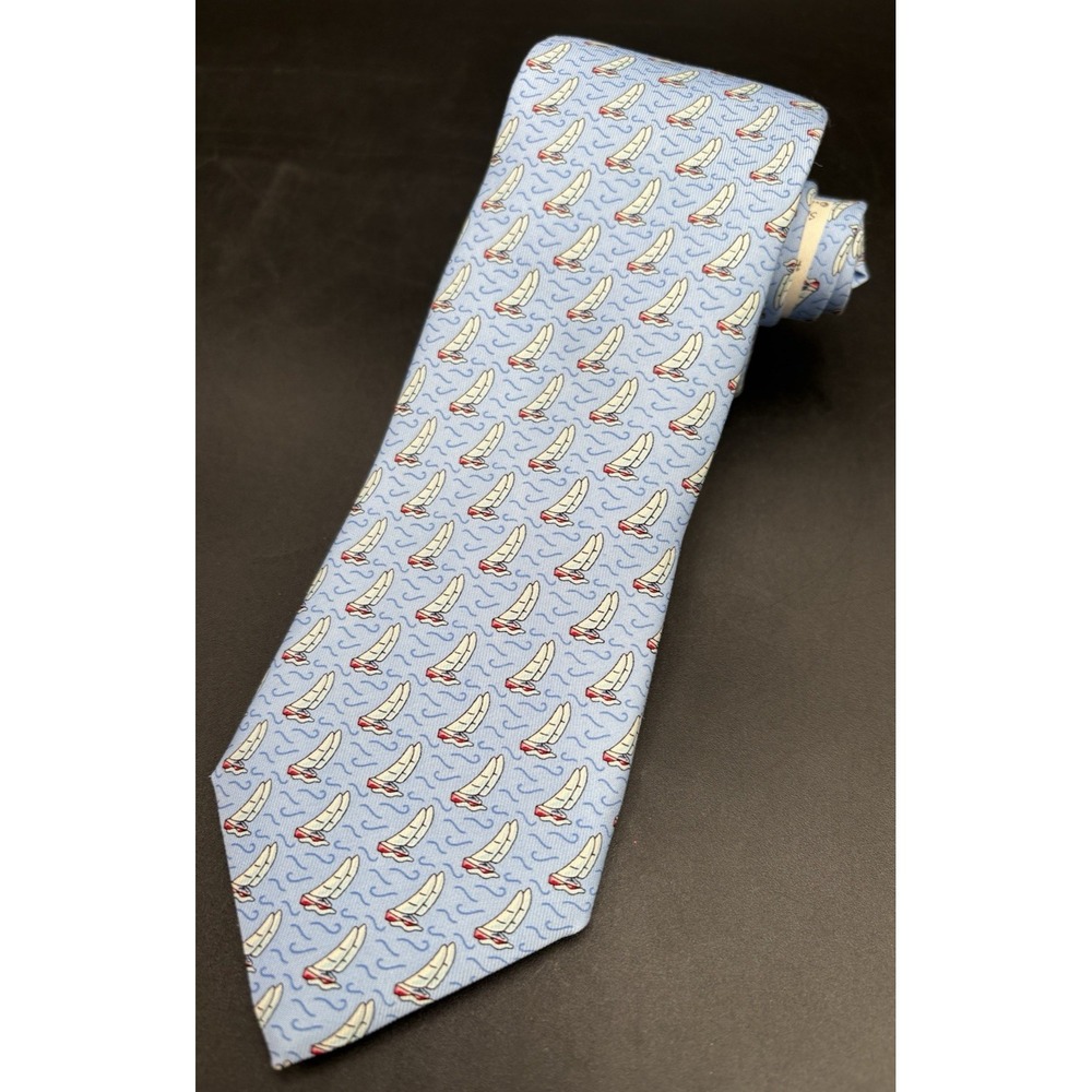 VINEYARD VINES Silk Tie New With Tags Blue with White Sailboats Wind Waves USA